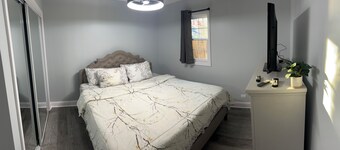 Onyx Oasis charming Lakefront all new 3-bedroom house in peaceful Island Lake