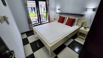 Bungalow, Patio, Garden View