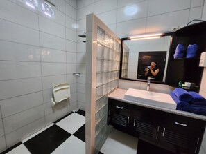 Bungalow, Patio, Garden View | Bathroom | Towels - Bugbug Beach Resort (Karangasem)