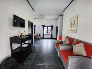 Bungalow, Patio, Garden View | Interior - Bugbug Beach Resort (Karangasem)