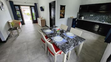 Bungalow, pemandangan laut | Tempat makan