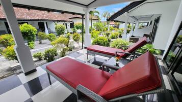 Bungalow, Patio, Garden View | Terrace/patio