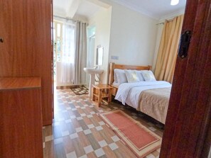 Standard Single Room | Free WiFi, bed sheets - Maya Suites nyeri (Nyeri)