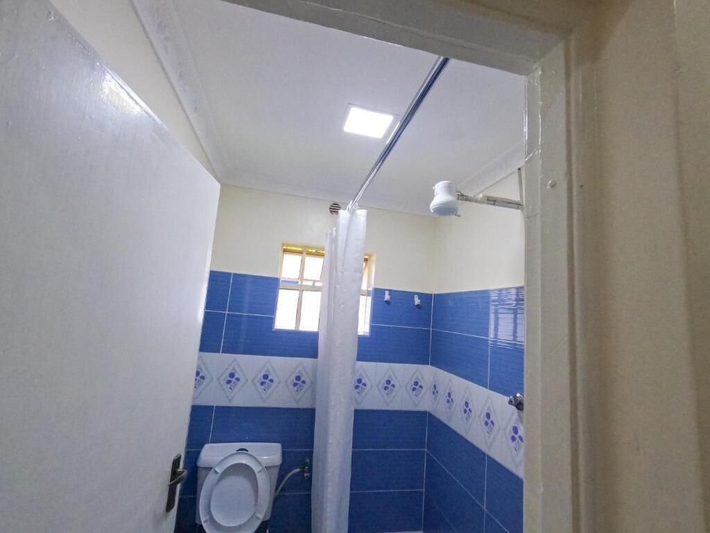 Standard Double Room | Bilik Mandi | Pancuran mandi, selipar, tuala disediakan, sabun 