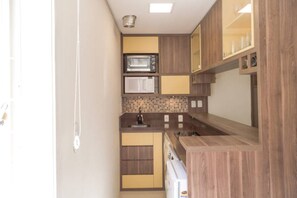 Private kitchen - BnB Studio 22m2 Magazine Featured With Free Garage 200m Away (Porto Alegre)