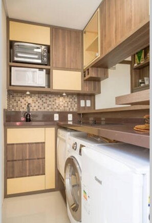 Private kitchen - BnB Studio 22m2 Magazine Featured With Free Garage 200m Away (Porto Alegre)