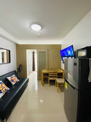 Standard Apartment, Pool View - Shore 1 Tower D1 Unit 1106 (Pasay)