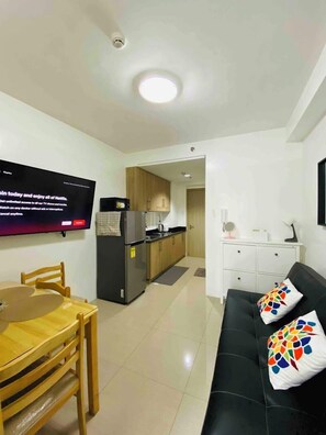 Standard Apartment, Pool View - Shore 1 Tower D1 Unit 1106 (Pasay)