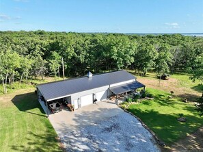 Exterior - Escape the crowd and explore an amazing 45 acre estate located on Lake Eufaula. (checotah)
