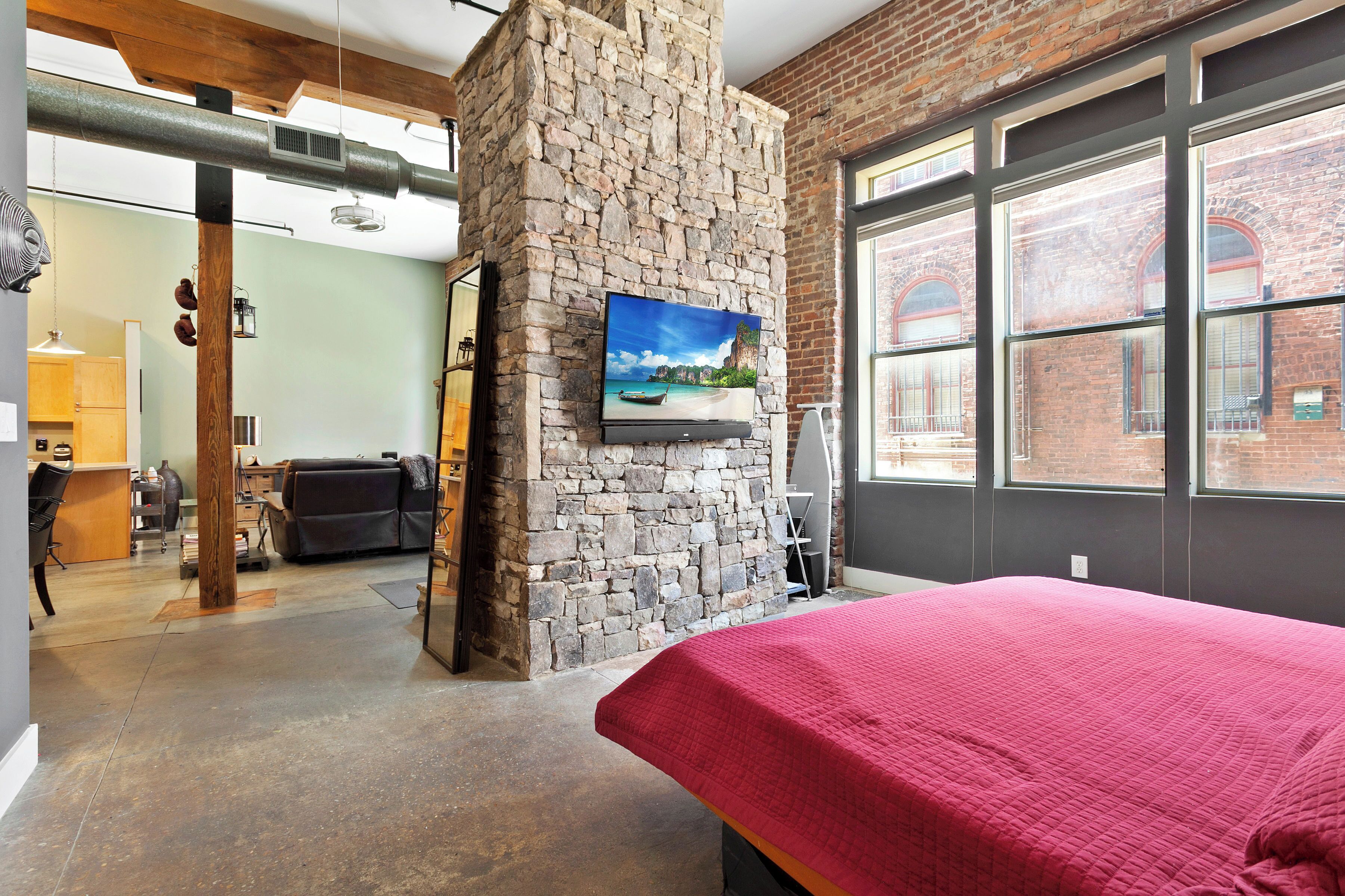 Iron/ironing board, internet, bed sheets