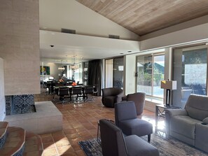 Interior - Corner fairway & mountain view 3 BR+3.5 BA condo, chef's kitchen, private spa! (Rancho Mirage)