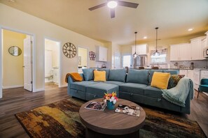 Living area - Uptown Charlotte 3BR | Hot Tub + Fire Pit (Charlotte)