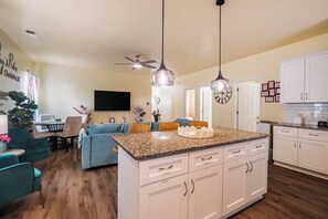 Interior - Uptown Charlotte 3BR | Hot Tub + Fire Pit (Charlotte)