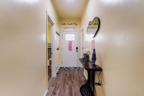 Interior - Uptown Charlotte 3BR | Grill + Fire Pit (Charlotte)
