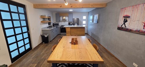 Modern and Secure Artsy Apt · Remodeled · 4 Bed · Peace of Mind