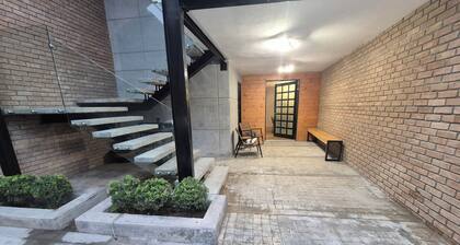 Modern and Secure Artsy Apt · Remodeled · 4 Bed · Peace of Mind