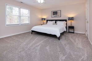 2 habitaciones, tabla de planchar con plancha, wifi y ropa de cama 