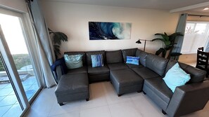Smart TV - Sunset Cove Condo 119 Beach View Bliss-2-Bedroom Ground Floor Beach/Pool View (George Town)