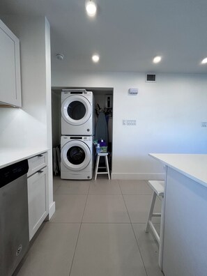 Interior - Sunset Cove Condo 119 Beach View Bliss-2-Bedroom Ground Floor Beach/Pool View (George Town)