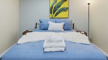 1 dormitorio, tabla de planchar con plancha, cuna de viaje y wifi