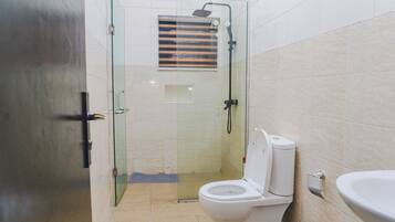 Appartement, niet-roken, airconditioning | Badkamer | Een aparte badkuip en douche, gratis toiletartikelen, handdoeken, zeep