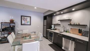 Coffee/tea maker, fridge, microwave, oven