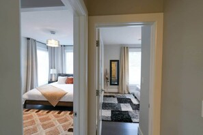 Room - Premium Cozy Family Home! w/ King Bed, Home Theatre, Library, Games, & Backyard (Sturgeon County)