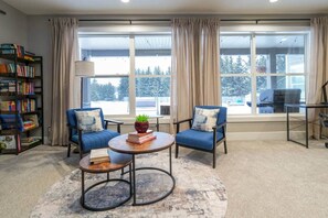 Interior - Premium Cozy Family Home! w/ King Bed, Home Theatre, Library, Games, & Backyard (Sturgeon County)