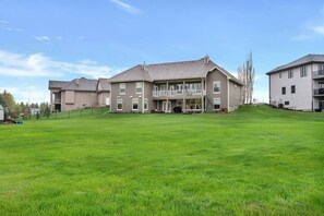 Exterior - Premium Family Stay w/ King Bed & Home Theatre (Sturgeon County)