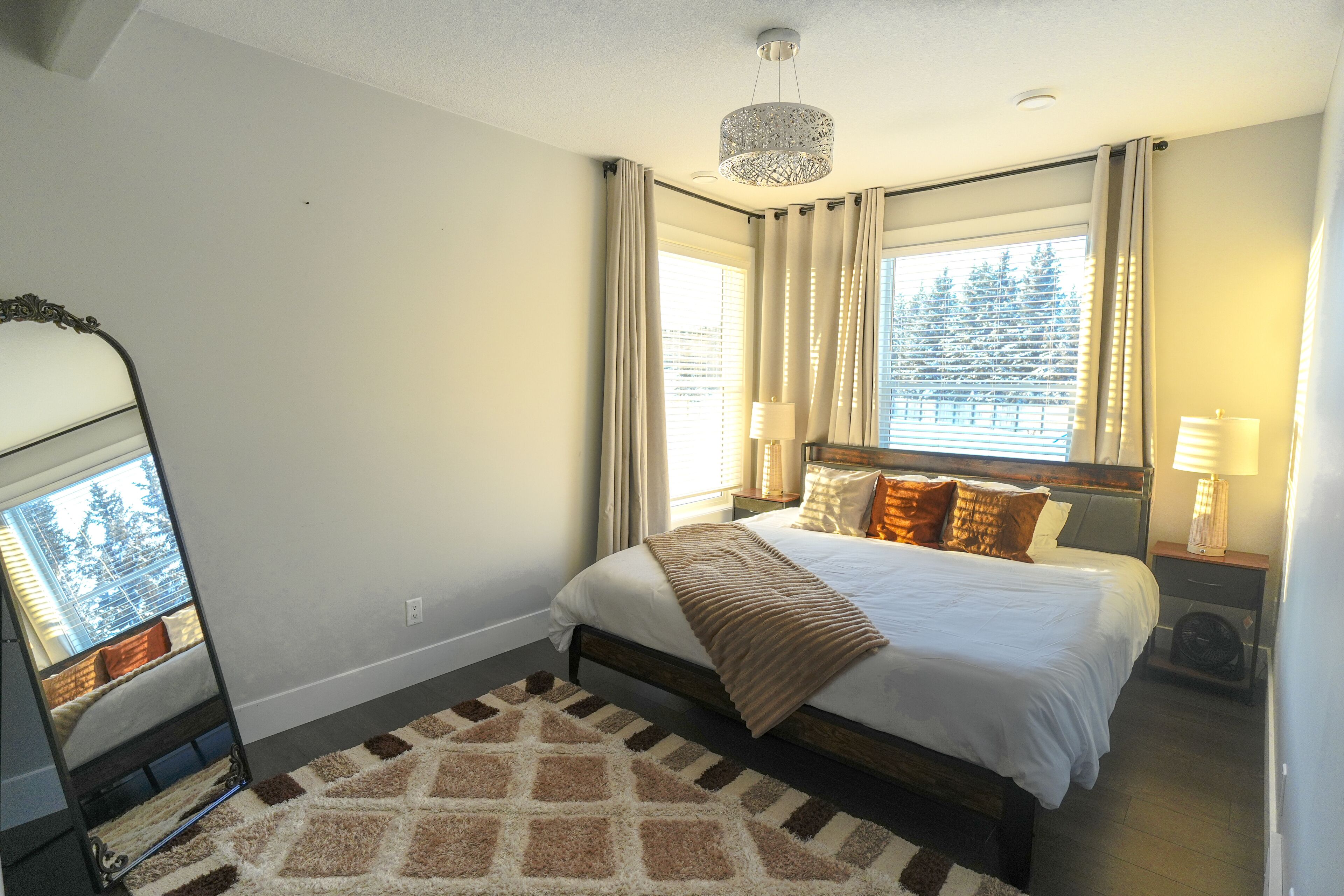 4 bedrooms, desk, iron/ironing board, travel cot
