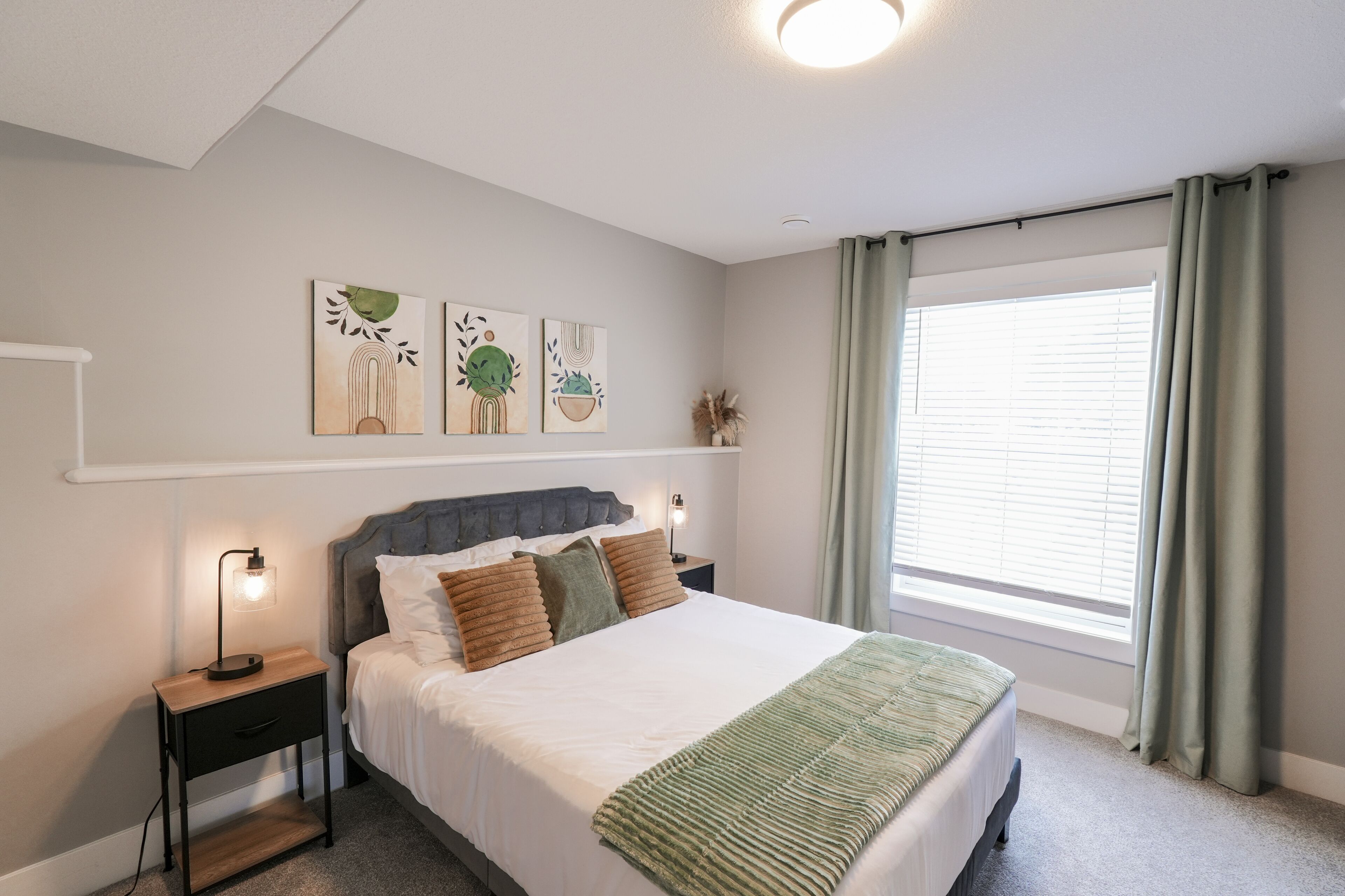 4 bedrooms, desk, iron/ironing board, travel cot