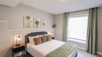 4 bedrooms, desk, iron/ironing board, travel cot
