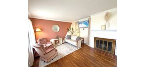 Smart TV - Cozy Nashville Retreat w/ Firepit Near Trendy East Nashville Hotspots (Nashville)