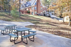 Outdoor dining - Private World Cup Executive Estate  Secure Lakefront Delegation Compound Atlanta (Lithonia)
