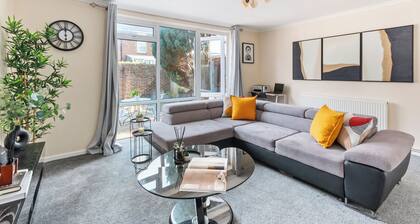 Cozy House w/garden near 02 Arena sleeps 10, 2 mins to station