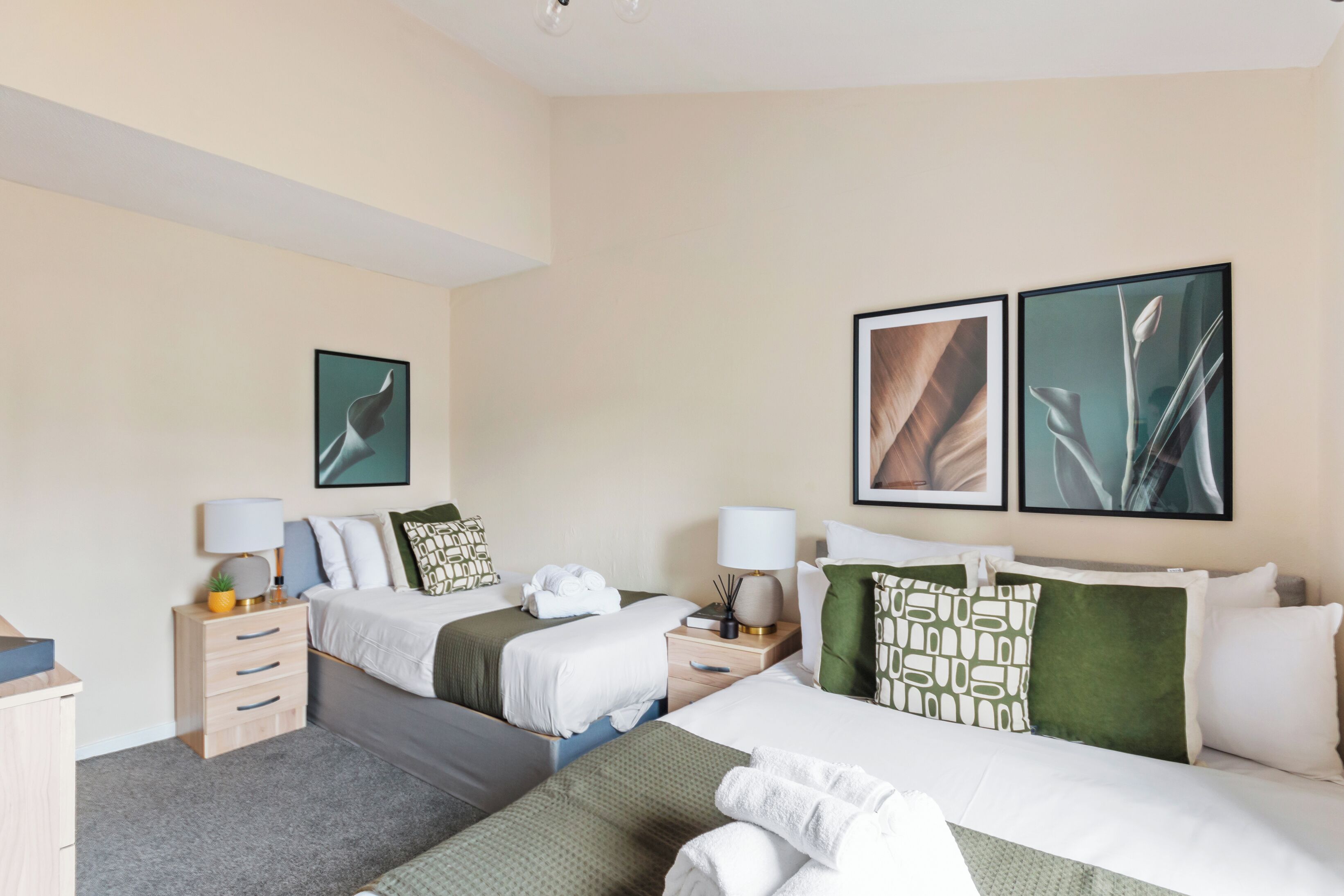 3 slaapkamers, een strijkplank/strijkijzer, gratis wifi, beddengoed