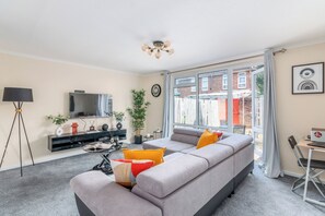 Smart TV - Cozy House w/garden near 02 Arena sleeps 10, 2 mins to station (London)