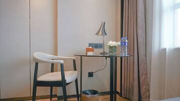 Superior Single Room, City View | Interior