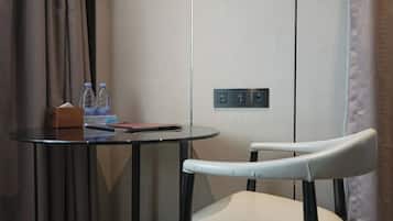 Superior Twin Room | Dining