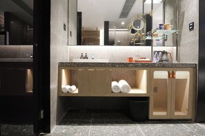 Business Twin Room | Bathroom - Paco Hotel Datang Metro Guangzhou (Guangzhou)