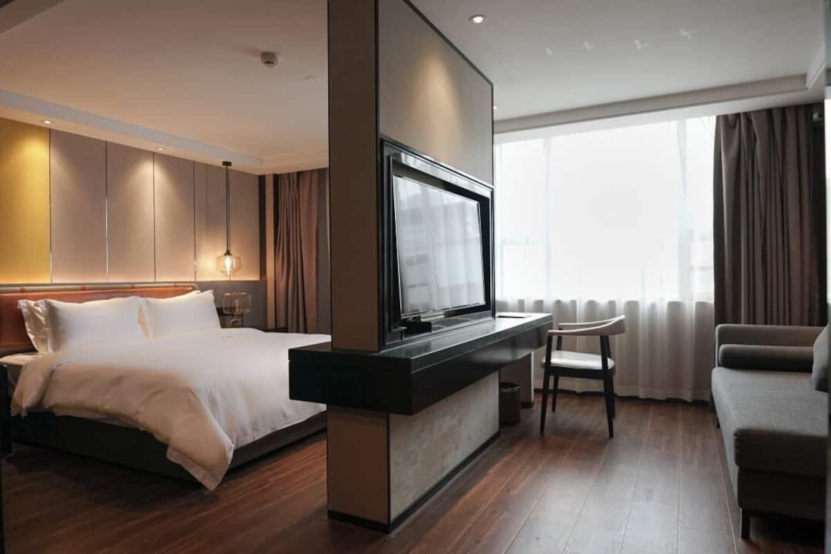 ห้องเอ็กเซกคิวทีฟซิงเกิล, วิวเมือง | ตู้นิรภัยในห้องพัก, โต๊ะทำงาน, พื้นที่ทำงานแบบใช้แล็ปท็อป, ผ้าม่านกันแสง