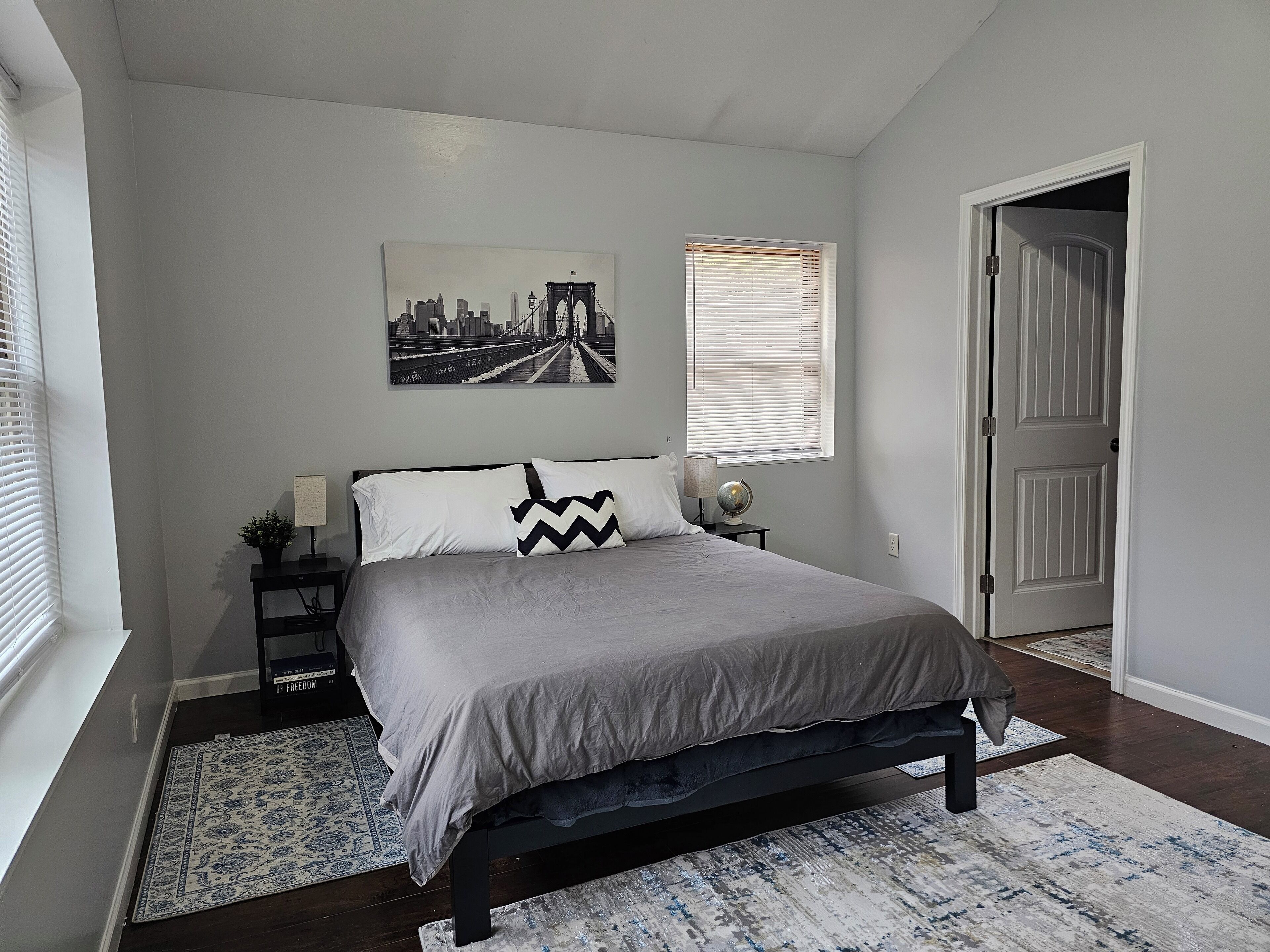 5 bedrooms, iron/ironing board, WiFi, bed sheets