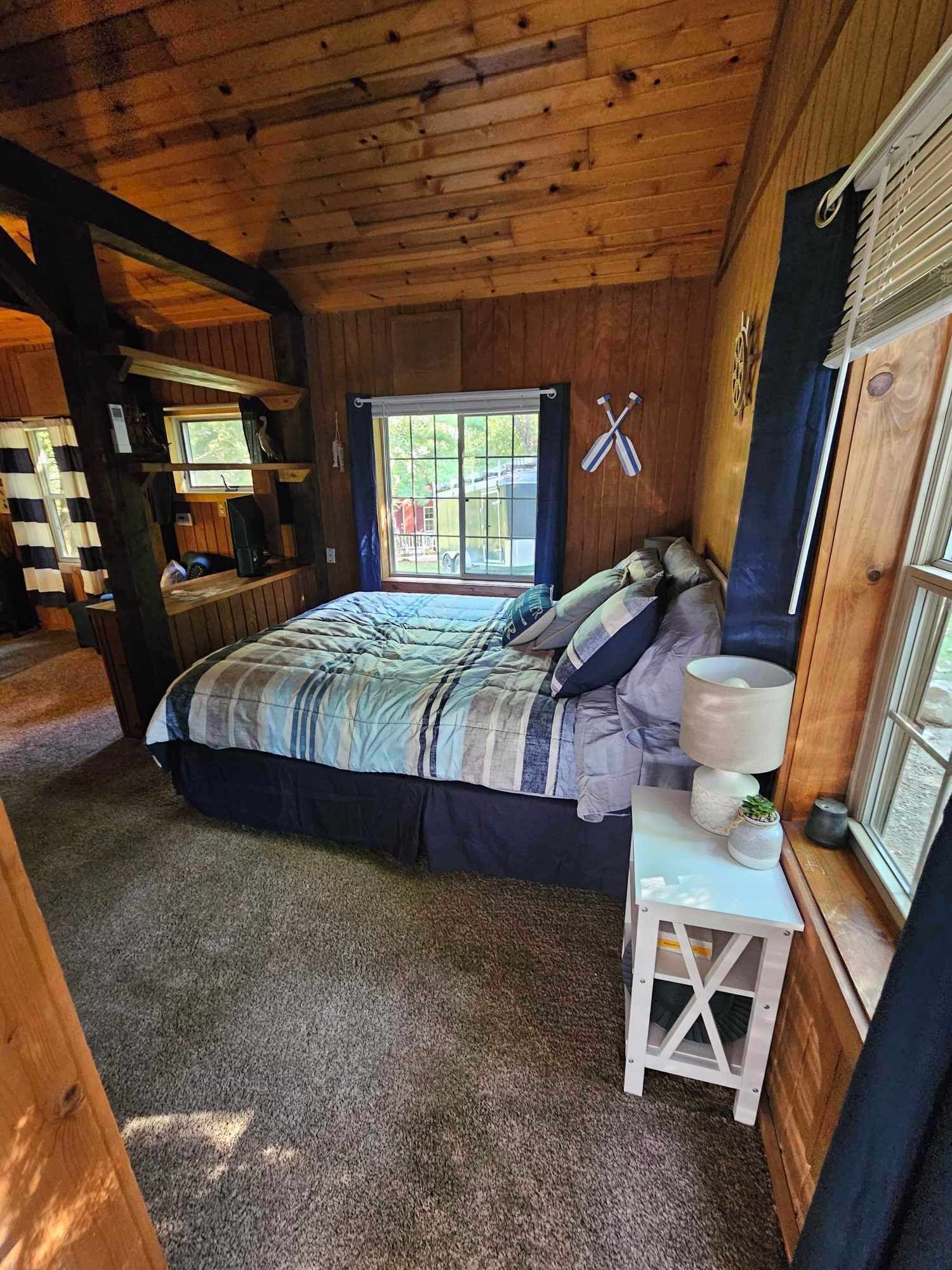 1 slaapkamer, een strijkplank/strijkijzer, beddengoed