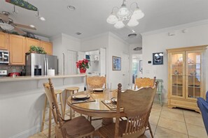 Dining - River Watcher Cottage (Bell)