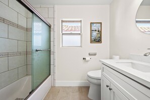 Dusche, Haartrockner, Bidet, Handtücher