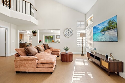 Spacious 6-bedroom villa in beautiful Near diamond Bar with AC 71 60 91 FWY