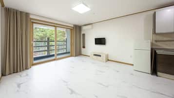 Basic Room, 1 Bedroom (208(Ondol Room/Ocean View)) | 1 bedroom, free WiFi