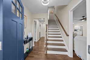 Interior -  Family/Work Crew & Dog Friendly Cottage - Master on Main (Charlotte)