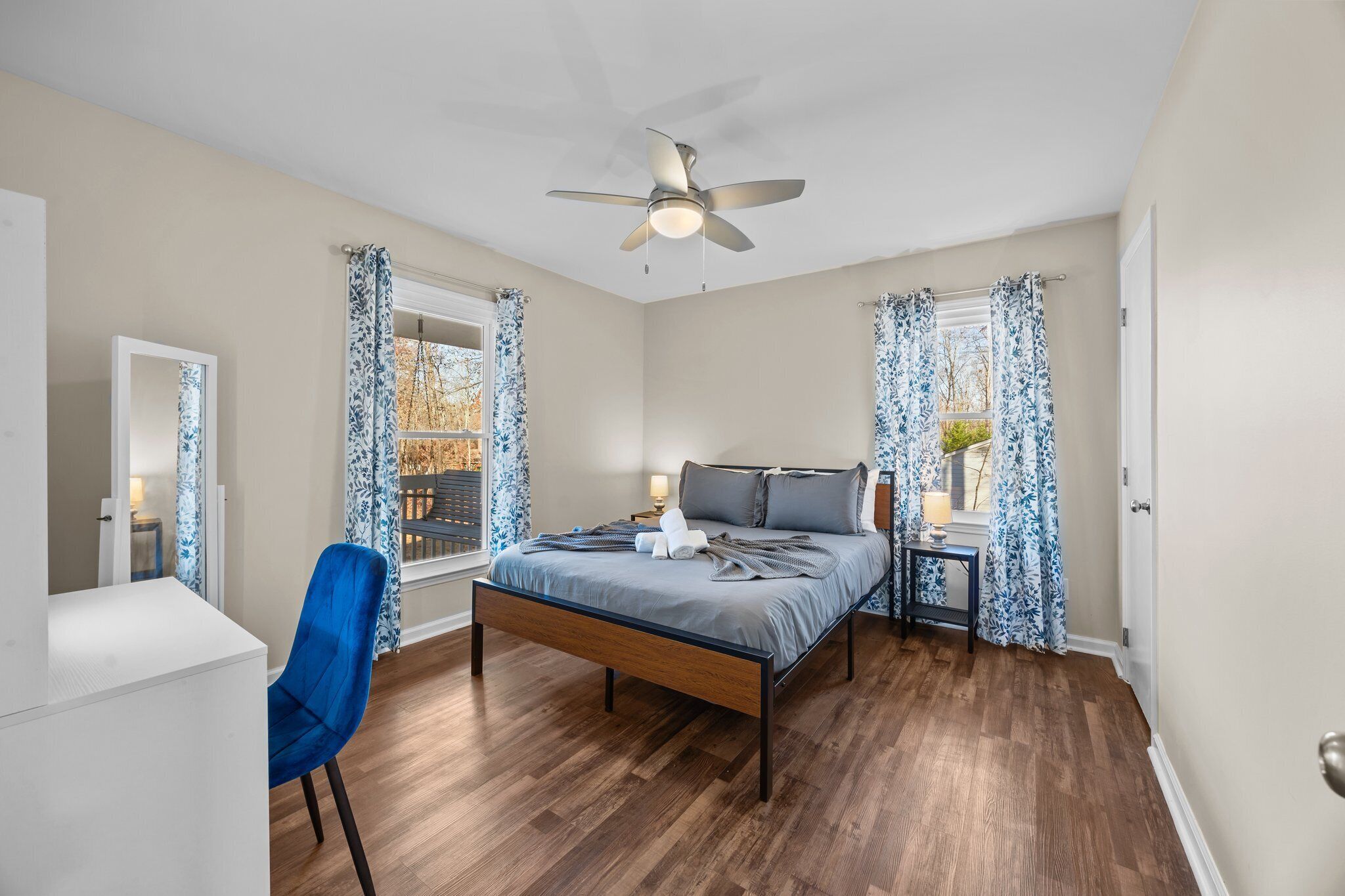 4 soverom, skrivebord, strykejern/-brett og wi-fi (inkludert)