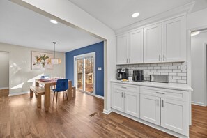 Interior -  Family/Work Crew & Dog Friendly Cottage - Master on Main (Charlotte)